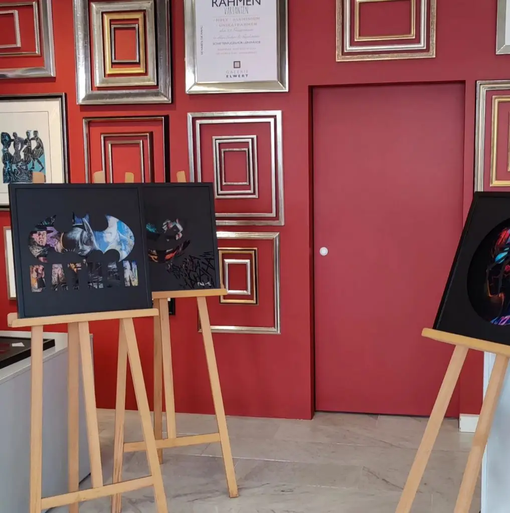 Mixed-Media Kunstwerk von David Perez – Abstrakte Darstellung kultureller Vielfalt
