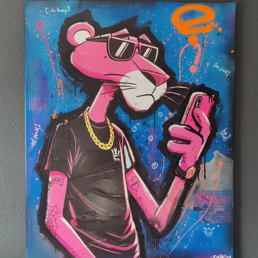 Ein minimalistisches und auffälliges Kunstwerk, das den Pink Panther in einem modernen Neonstil zeigt. Die urbane Ästhetik wird durch Schichten und kontrastreiche Farben hervorgehoben.
