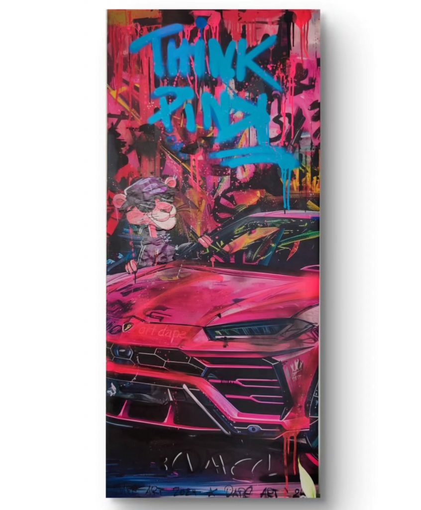 Ein farbenfrohes Mixed-Media-Kunstwerk, das den Pink Panther in Kombination mit einem luxuriösen Lamborghini zeigt. Neonfarben und urbane Texturen verleihen dem Bild Dynamik und Stil.